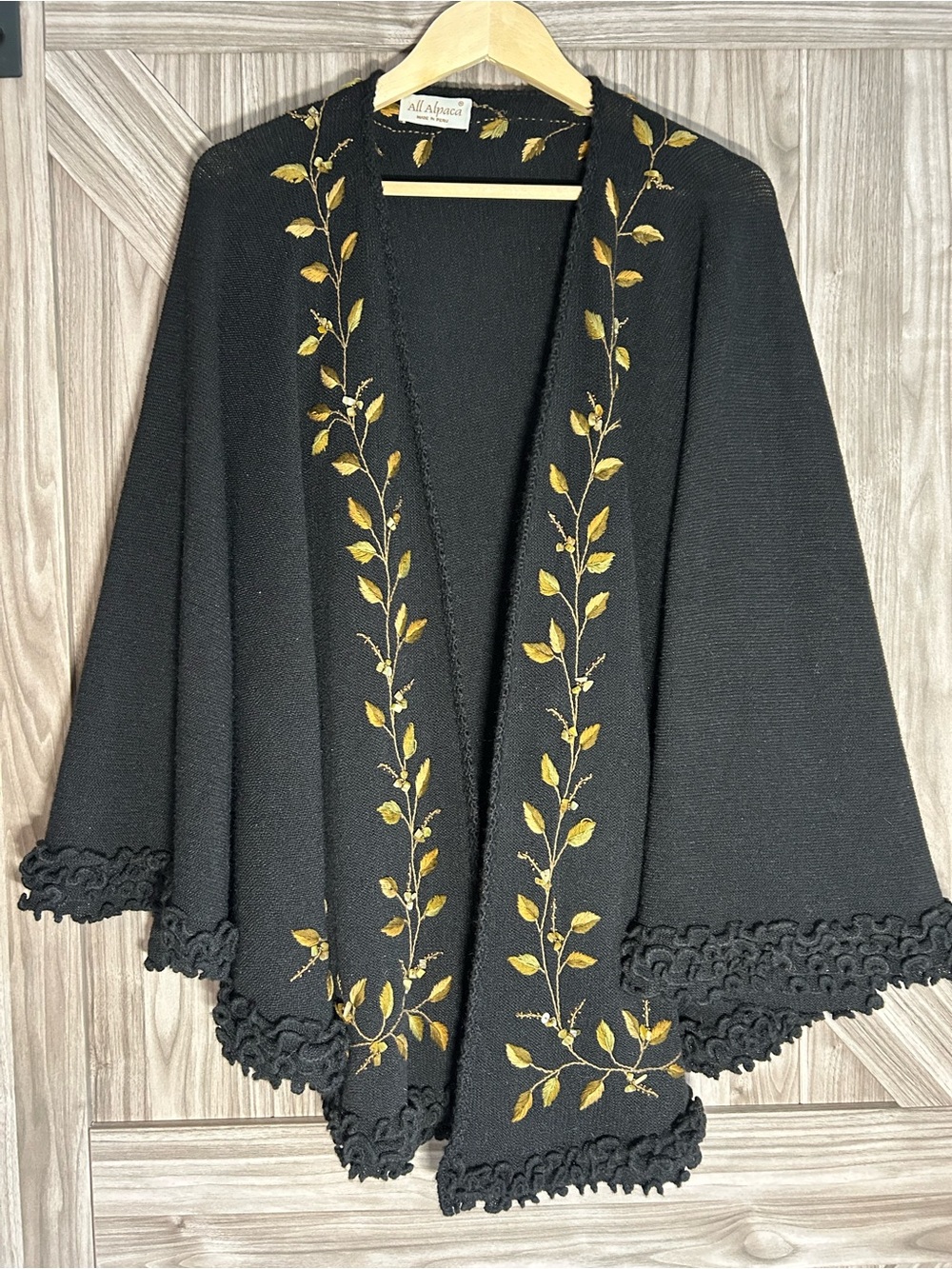 ✨ Vintage All Alpaca Embroidered Gold Leaf Beaded Stone Ruana Cape ✨